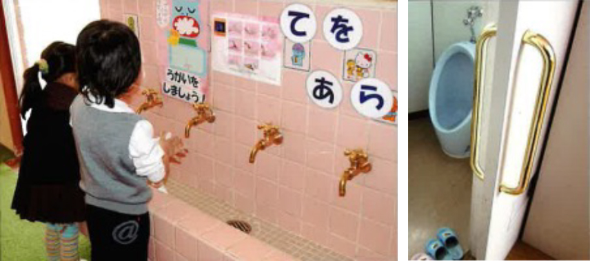 子供が手を洗う様子の写真